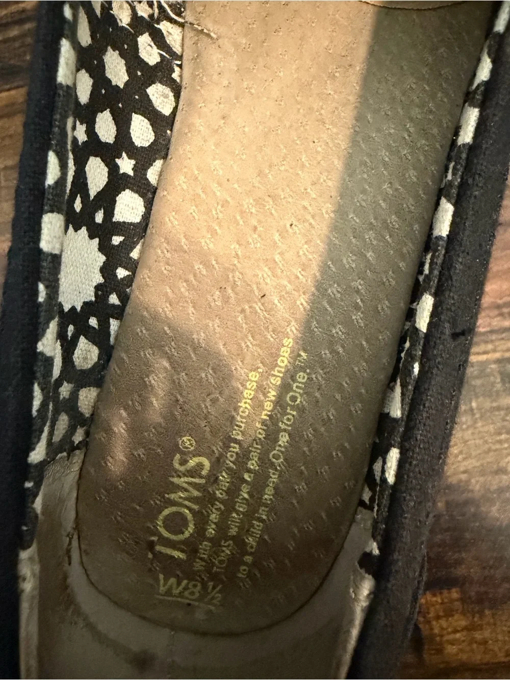 Toms black canvas